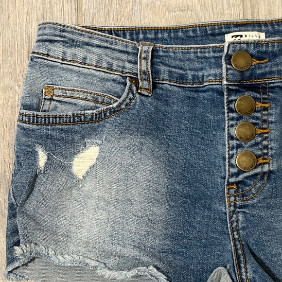 Billabong Pants - LIKE NEW! Women's Billabong Distressed, Button Fly Jean Shorts - 26